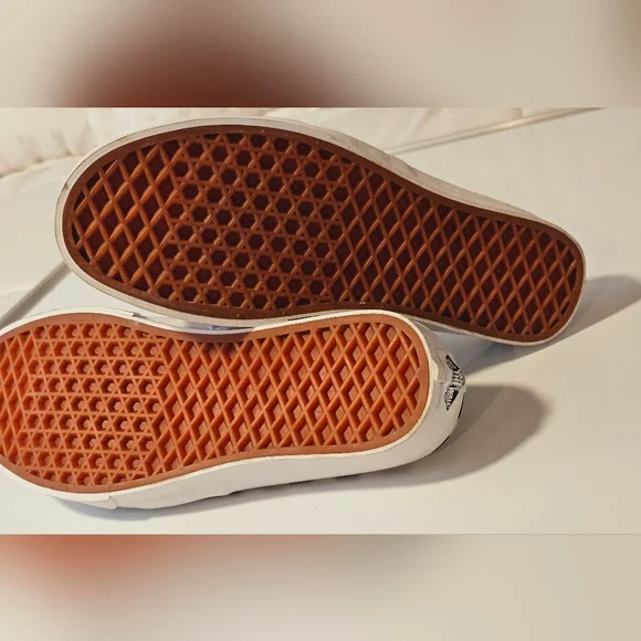 Womens 8.5 Black Whita Slip On Vans Sneaker Shoes - Picture 4 of 11